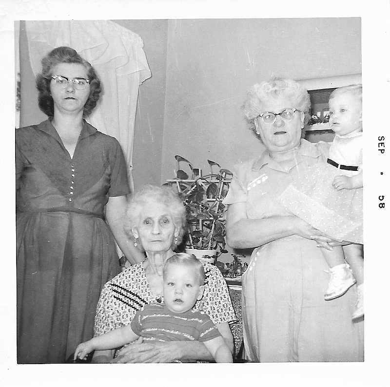 Lucille Roskom Augusta Vetter Hedwig Goeke Dale and Gail Roskom.jpeg